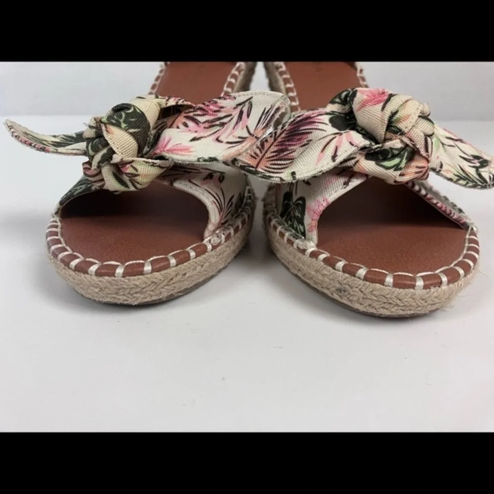 Rampage Floral Fabric Wedge sandal
